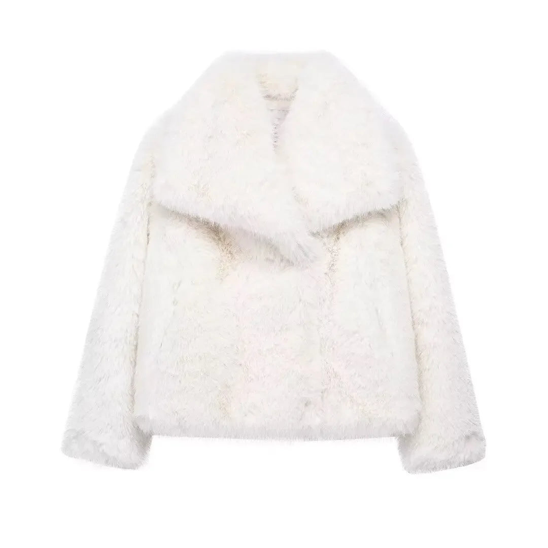 Women's faux fur coat with plush